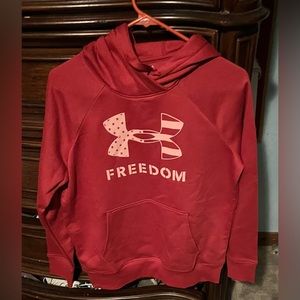 Brand new women’s red small under armour freedom long sleeve pullover sweater!